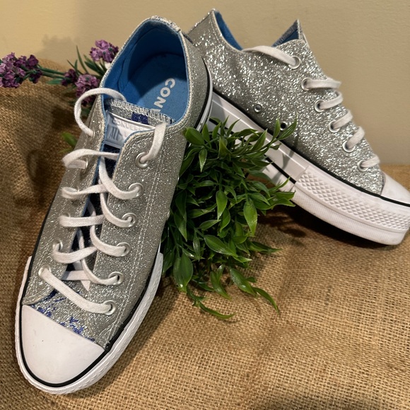 Women’s CONVERSE Silver Sparkle Glitter Sneakers Size 9 - Picture 3 of 15